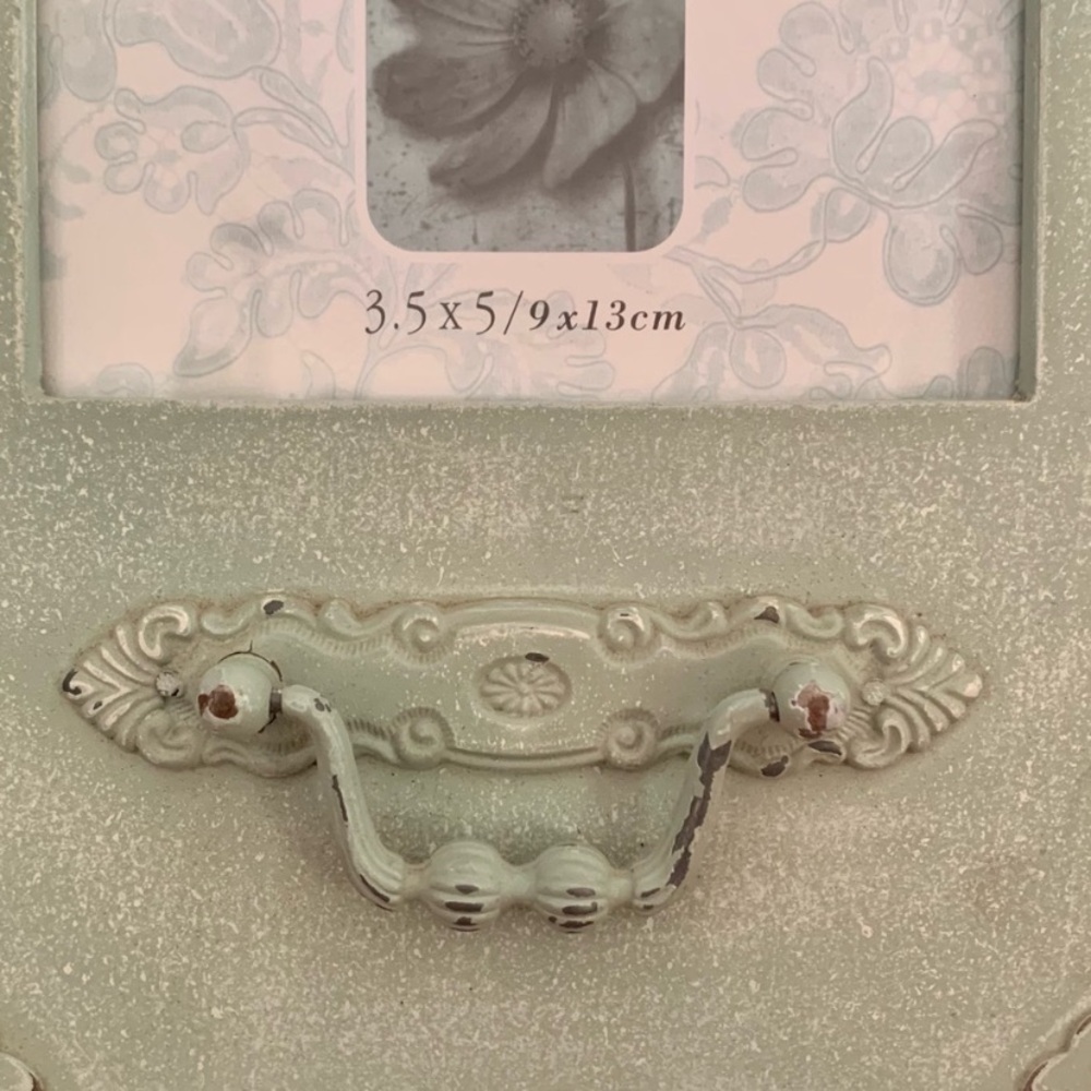 "Vintage Treasures" photo frames (2) sand (4 X 6) and mint (3.5 X 5). - Picture 8 of 10
